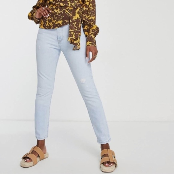 NWT Levi’s 501 High Rise Distressed Skinny Jeans in Ojai Snow - Picture 4 of 10